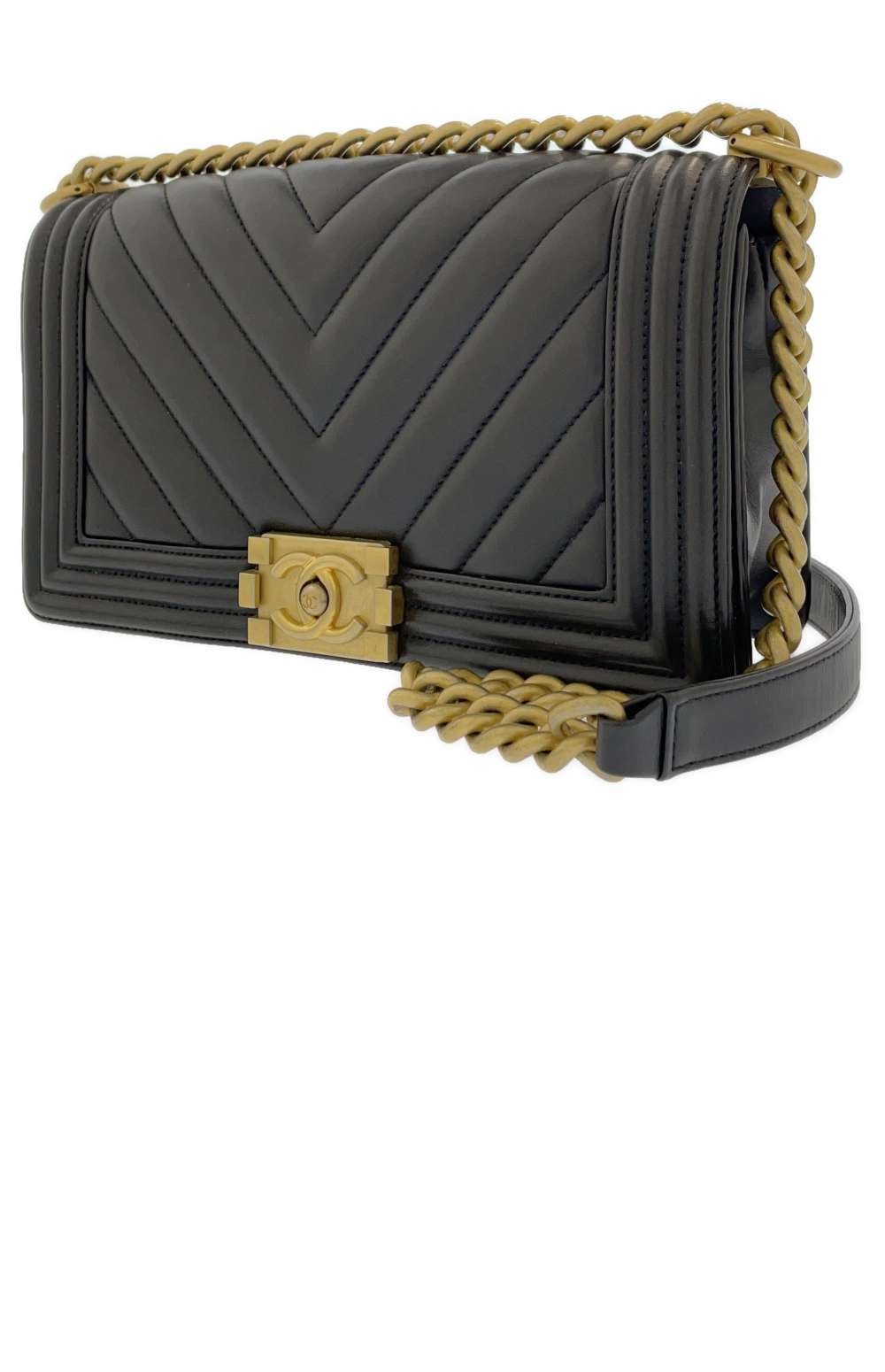 샤넬 쉐브론 보이백 램스킨 미듐 A67086