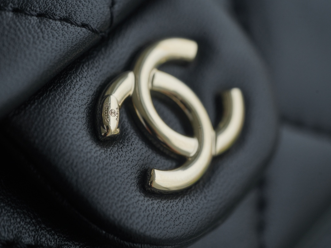 샤넬 듀마 백팩 원포켓 램스킨 스몰 금장 블랙 18 x 18 x 11 cm