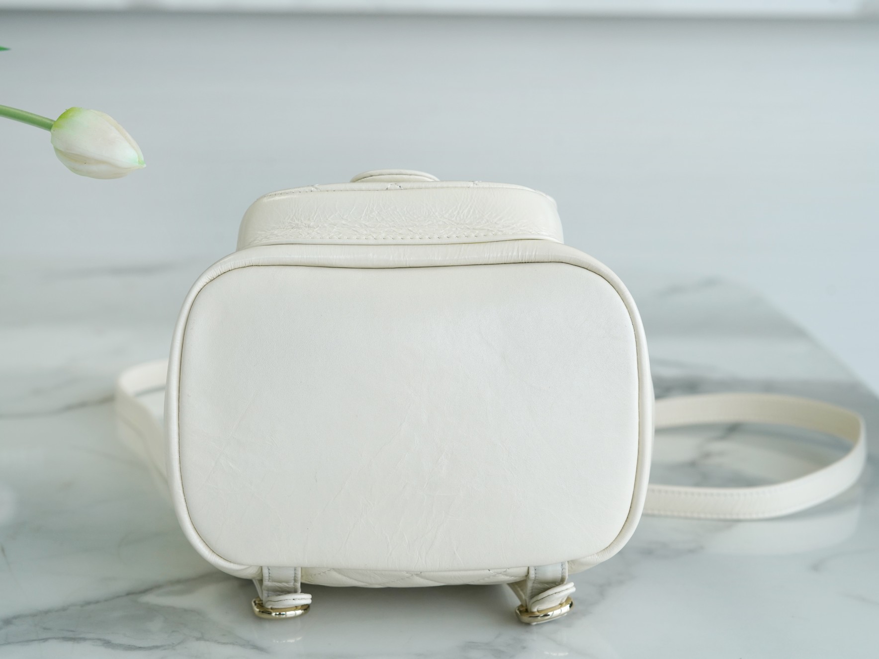 샤넬 22A 듀마 포켓 백 화이트