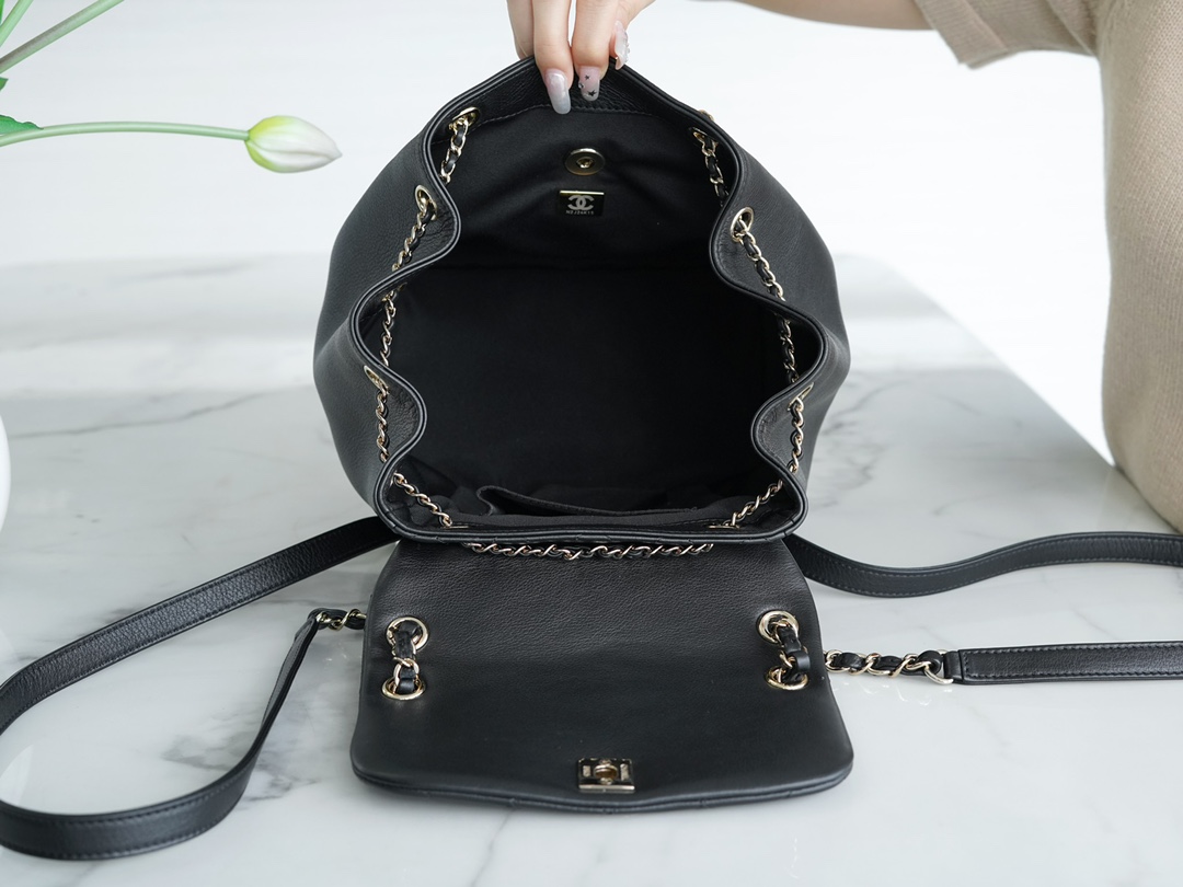 샤넬 22A 듀마 포켓 백 블랙 라지