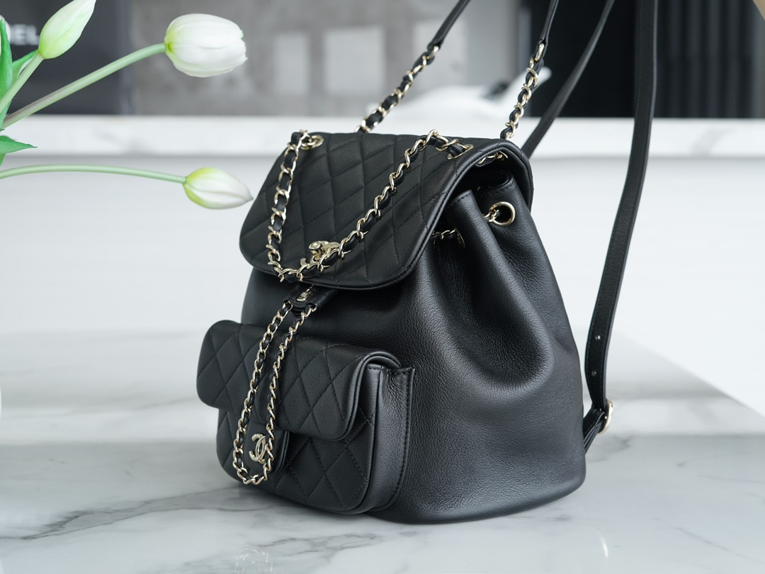 샤넬 22A 듀마 포켓 백 블랙 라지