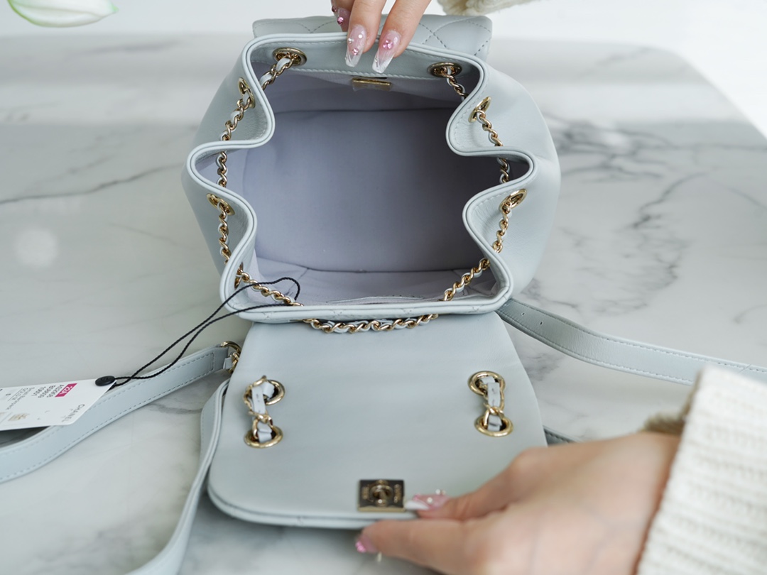 샤넬 22A 듀마 포켓 백 라이트 블루