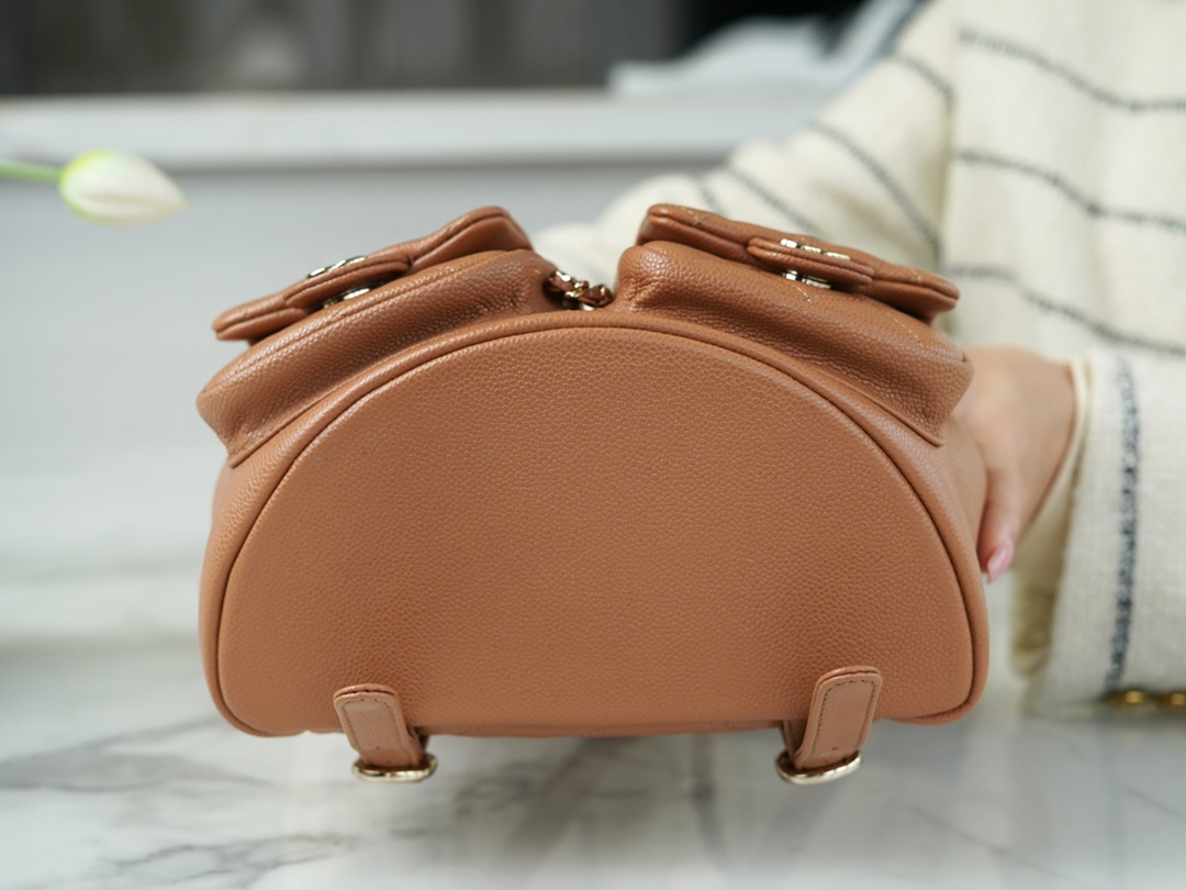 샤넬 23A 듀마 더블 포켓 백 라지 카라멜