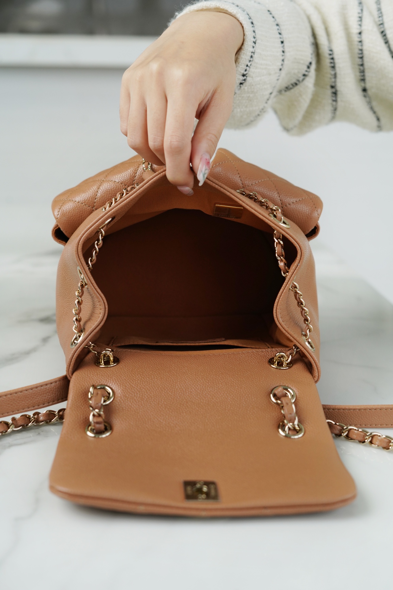 샤넬 23A 듀마 더블 포켓 백 라지 카라멜