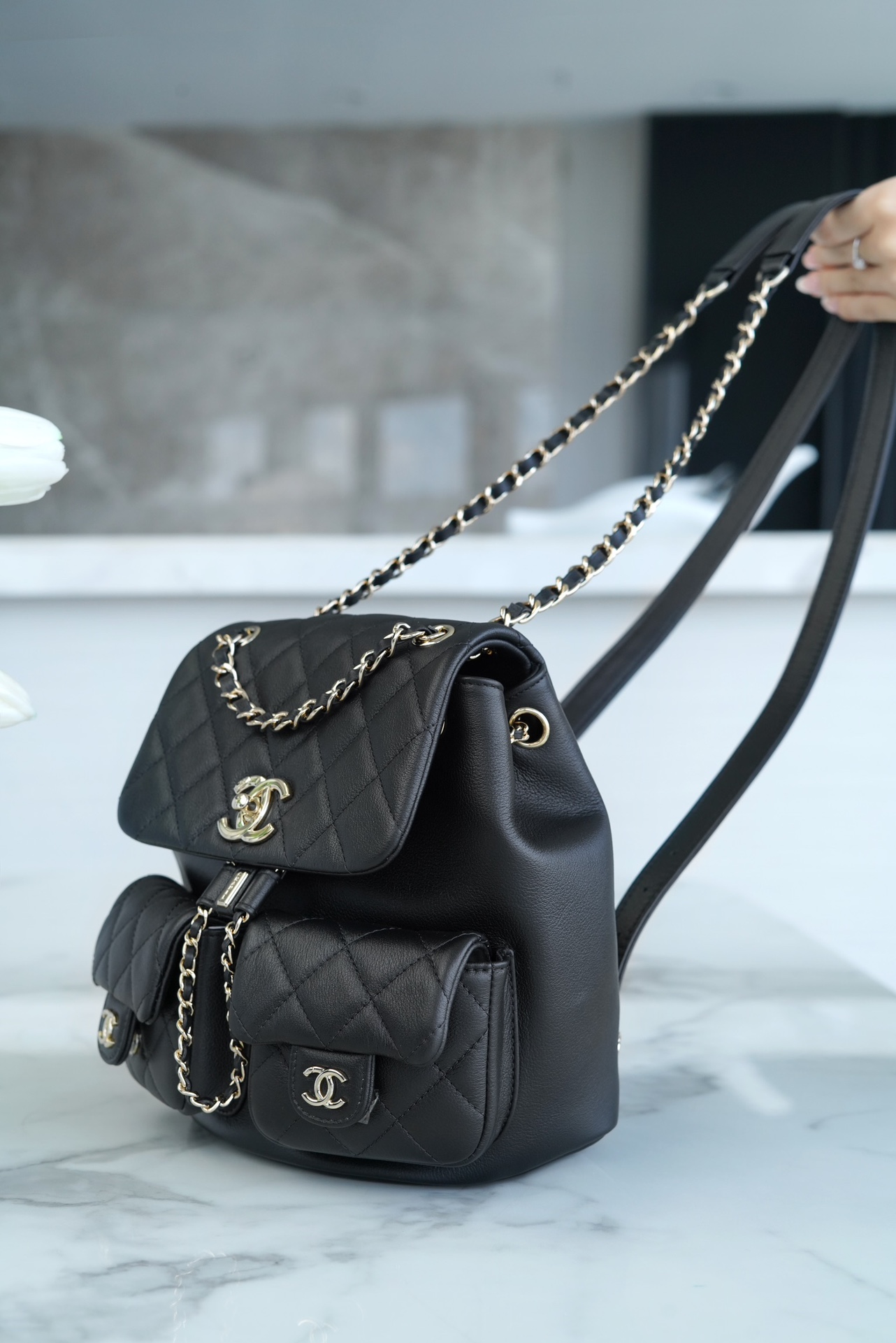 샤넬 23A 듀마 더블 포켓 백 라지 블랙