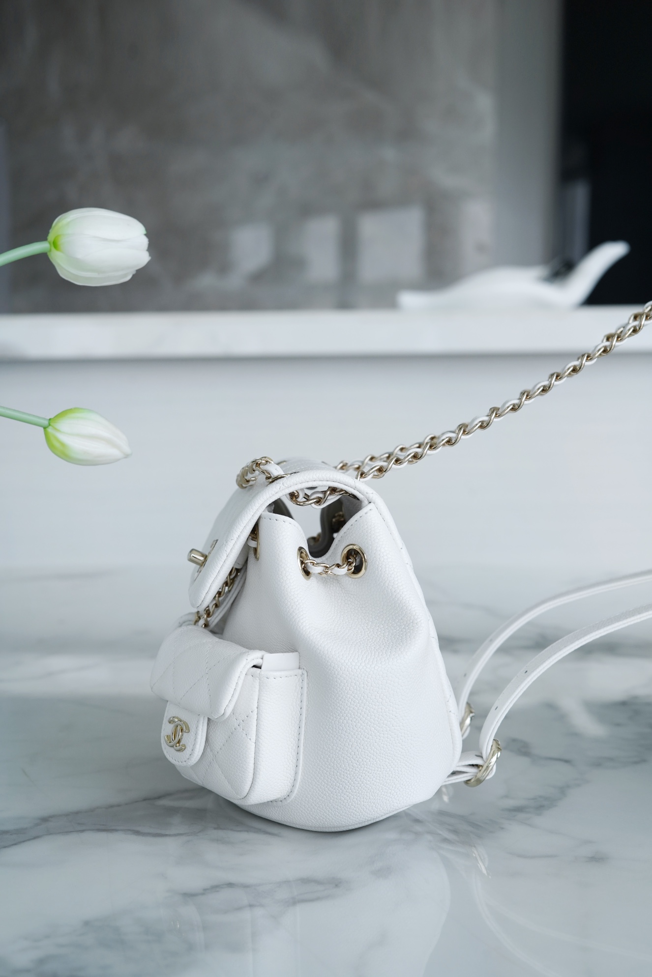 샤넬 23A 듀마 더블 포켓 백 스몰 화이트