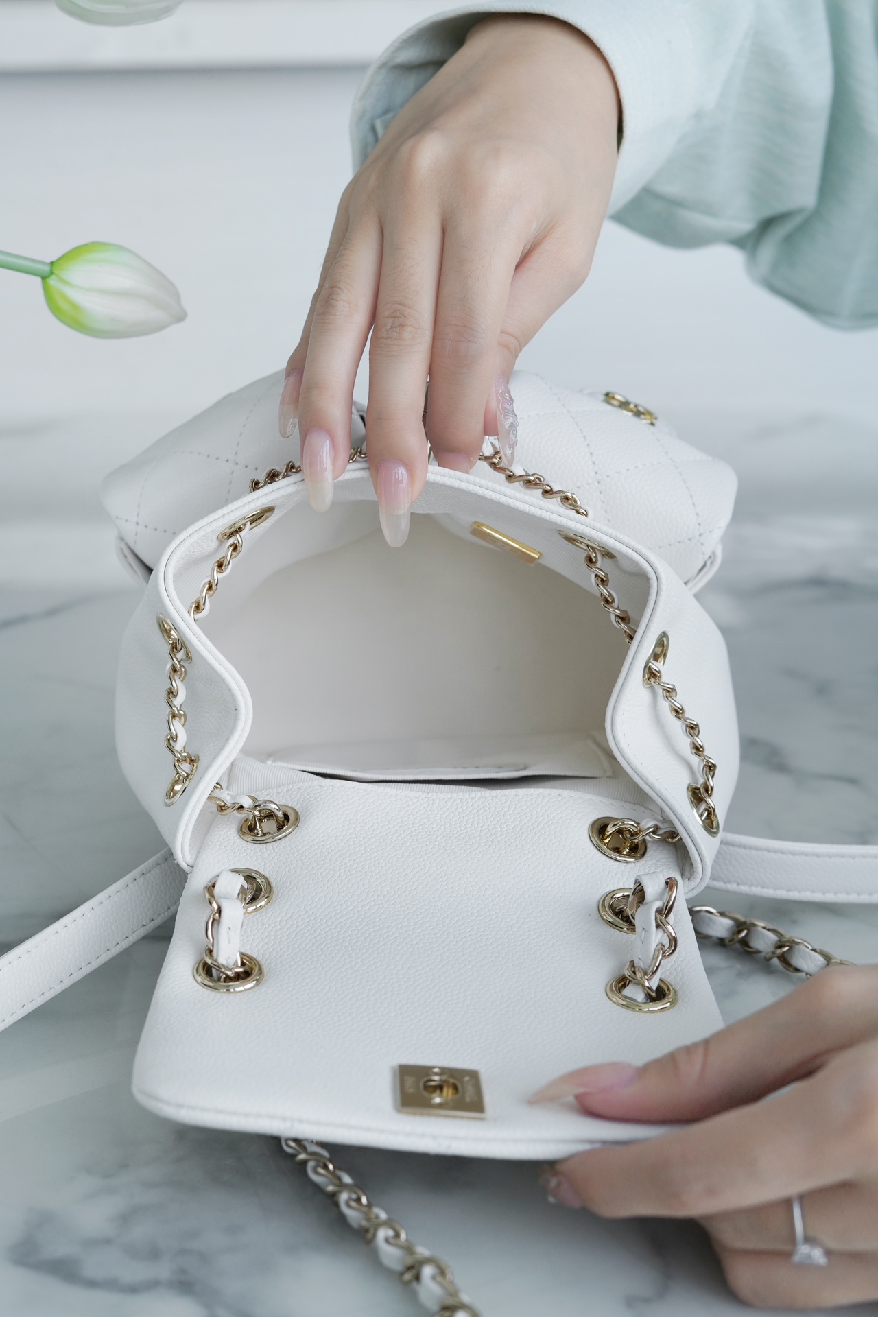 샤넬 23A 듀마 더블 포켓 백 스몰 화이트