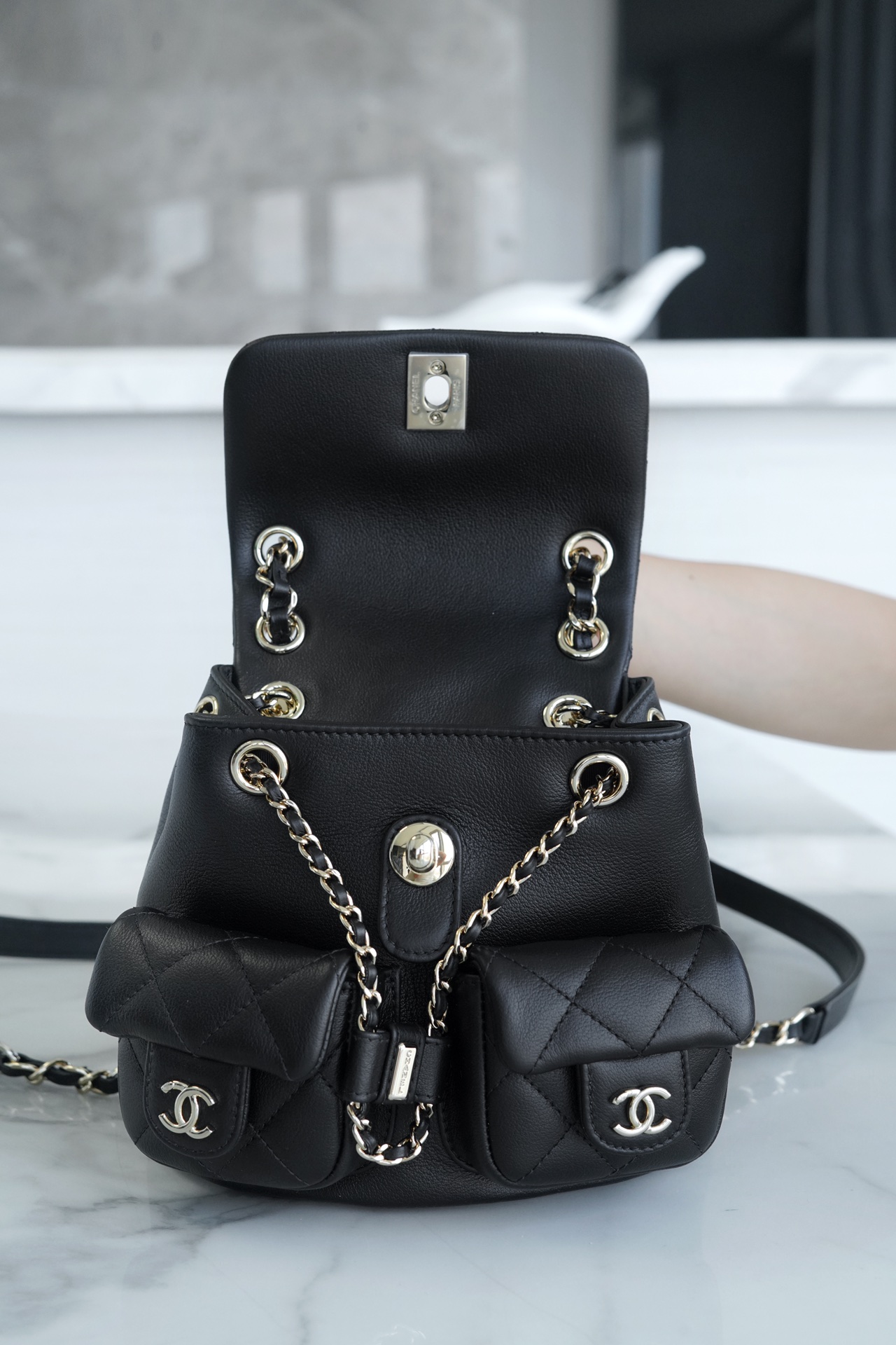 샤넬 23A 듀마 더블 포켓 백 스몰 블랙