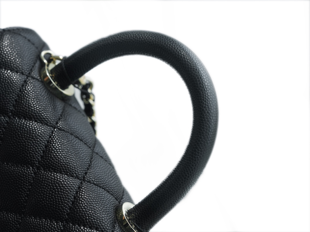 샤넬 코코핸들 블랙 미니 캐비어