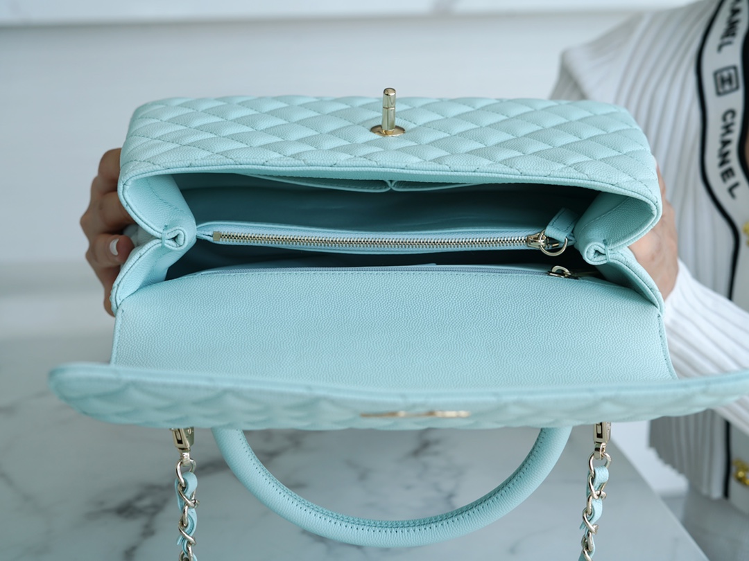 샤넬 코코핸들 체인 라이트블루 미듐 캐비어
