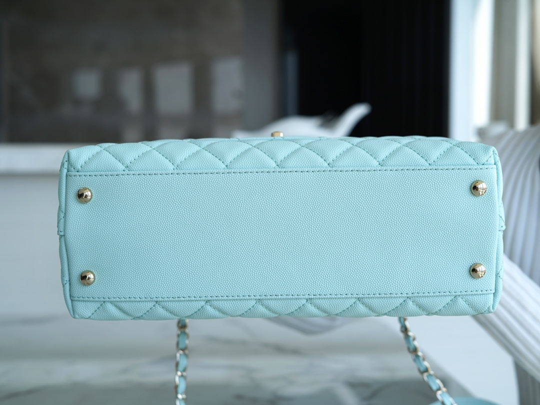 샤넬 코코핸들 체인 라이트블루 미듐 캐비어