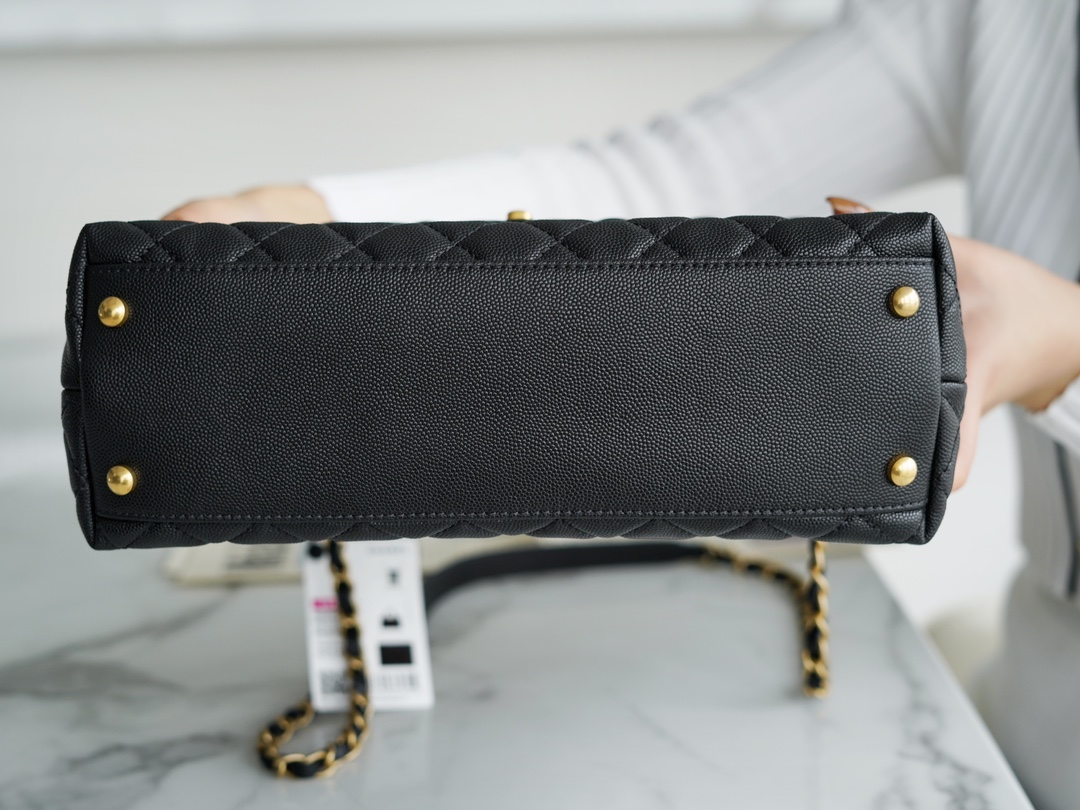 샤넬 코코핸들 블랙 금장 미듐 캐비어