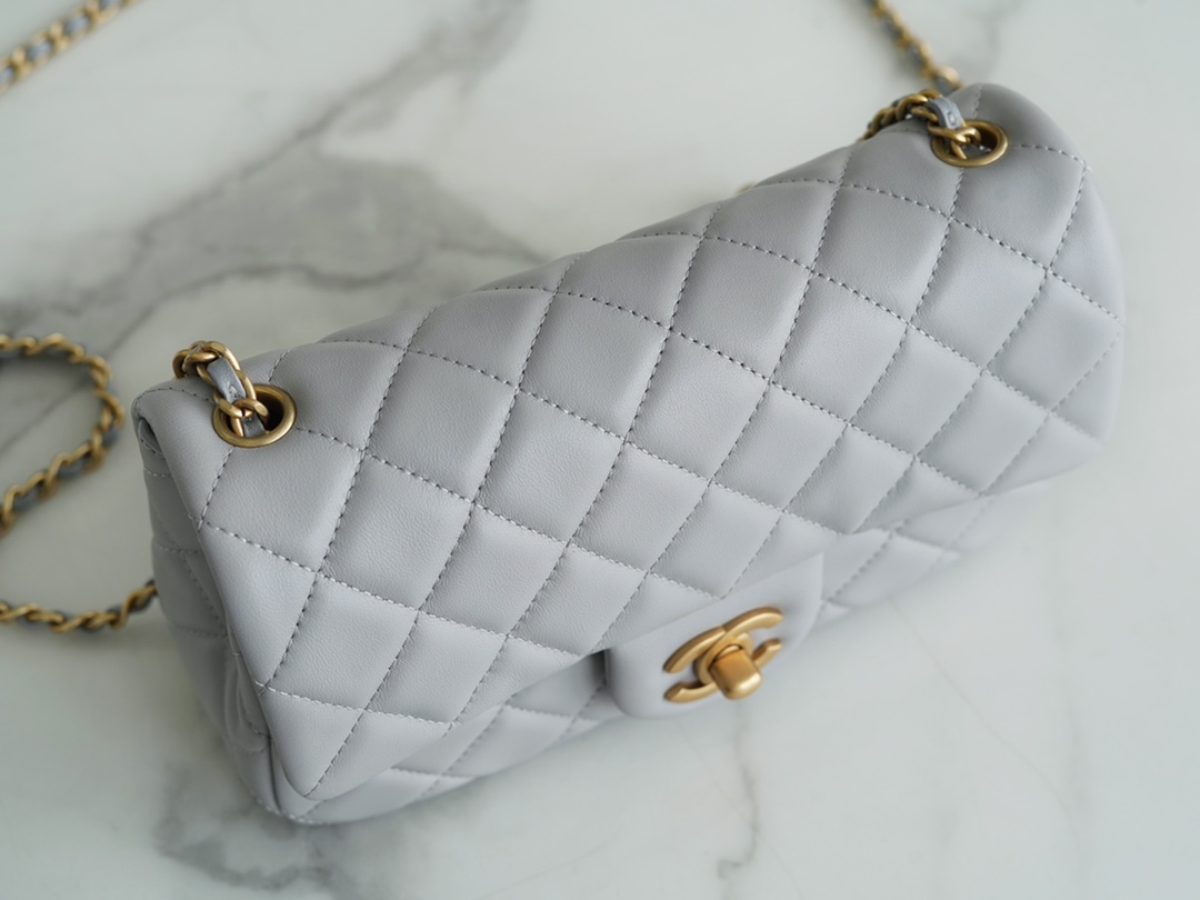 샤넬 클래식 골드볼 플랩백 미니 그레이