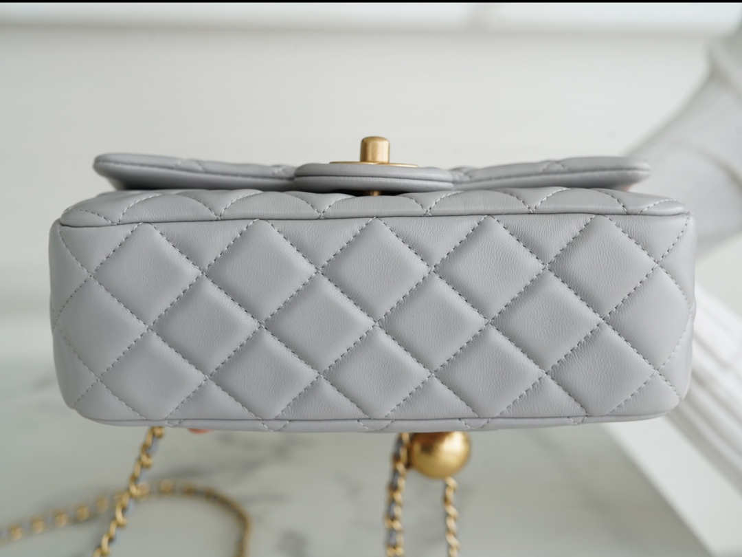 샤넬 클래식 골드볼 플랩백 미니 그레이
