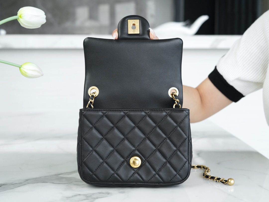 샤넬 클래식 골드볼 플랩백 미니 블랙