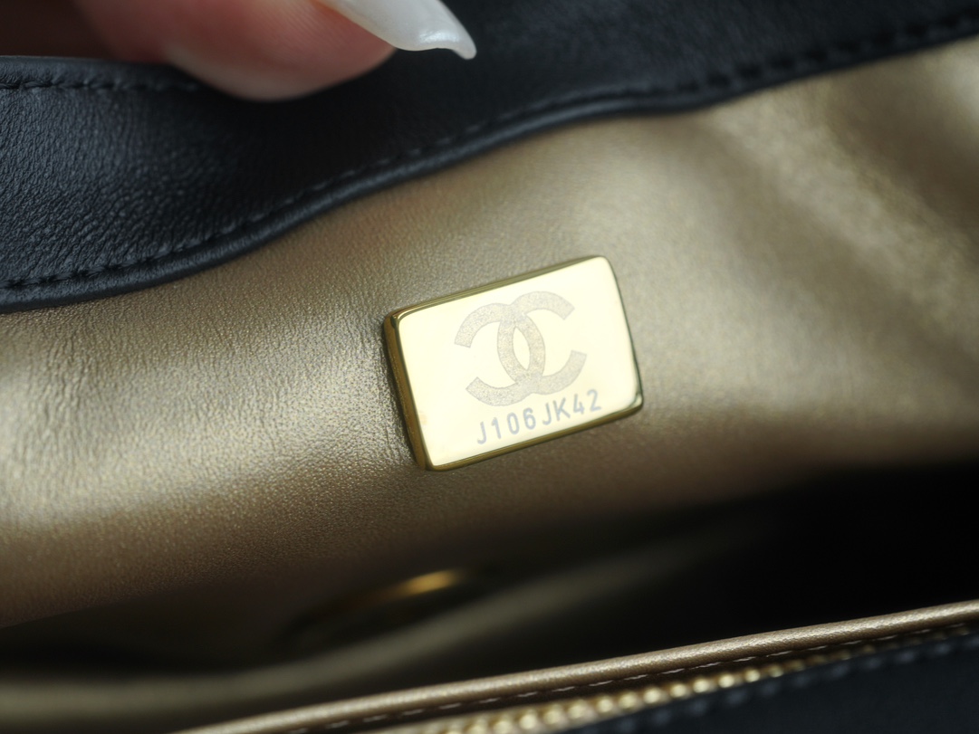 샤넬 클래식 골드볼 플랩백 미니 블랙