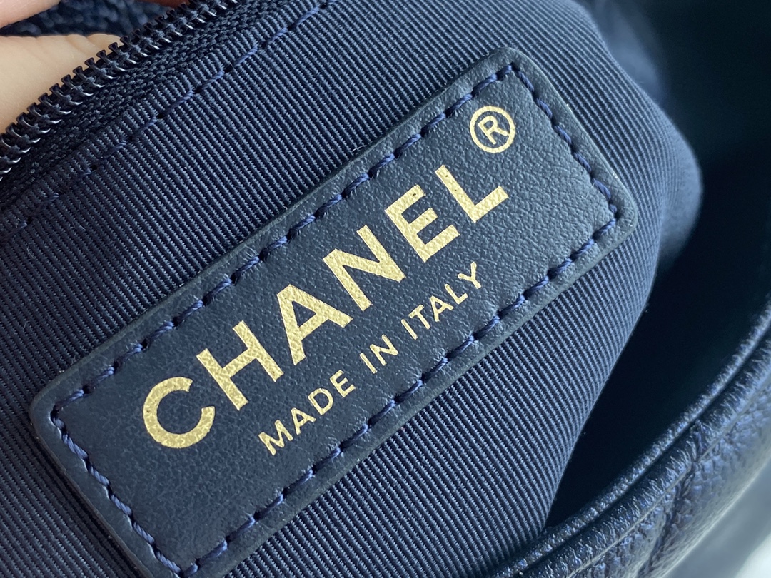 샤넬 클래식 체인 플랩백 다크블루 캐비어