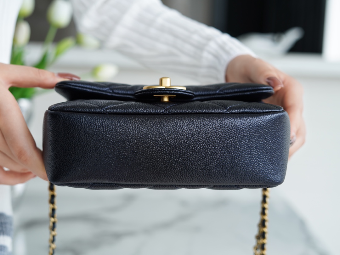 샤넬 클래식 체인 플랩백 다크블루 캐비어