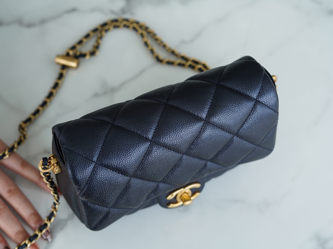 샤넬 클래식 체인 플랩백 다크블루 캐비어