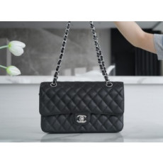 샤넬 클래식 미듐 블랙 은장 캐비어