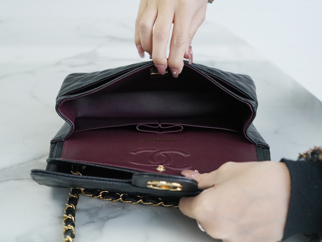 샤넬 클래식 스몰 블랙 금장 캐비어