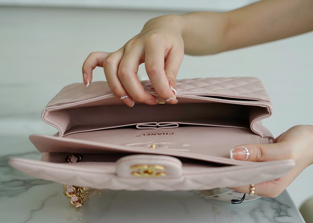 샤넬 클래식 미듐 핑크 금장 캐비어