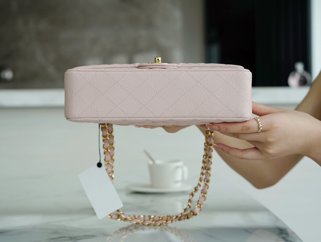 샤넬 클래식 미듐 핑크 금장 캐비어