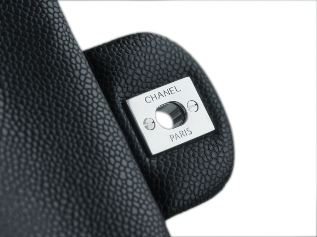 샤넬 클래식 미니 블랙 은장 캐비어