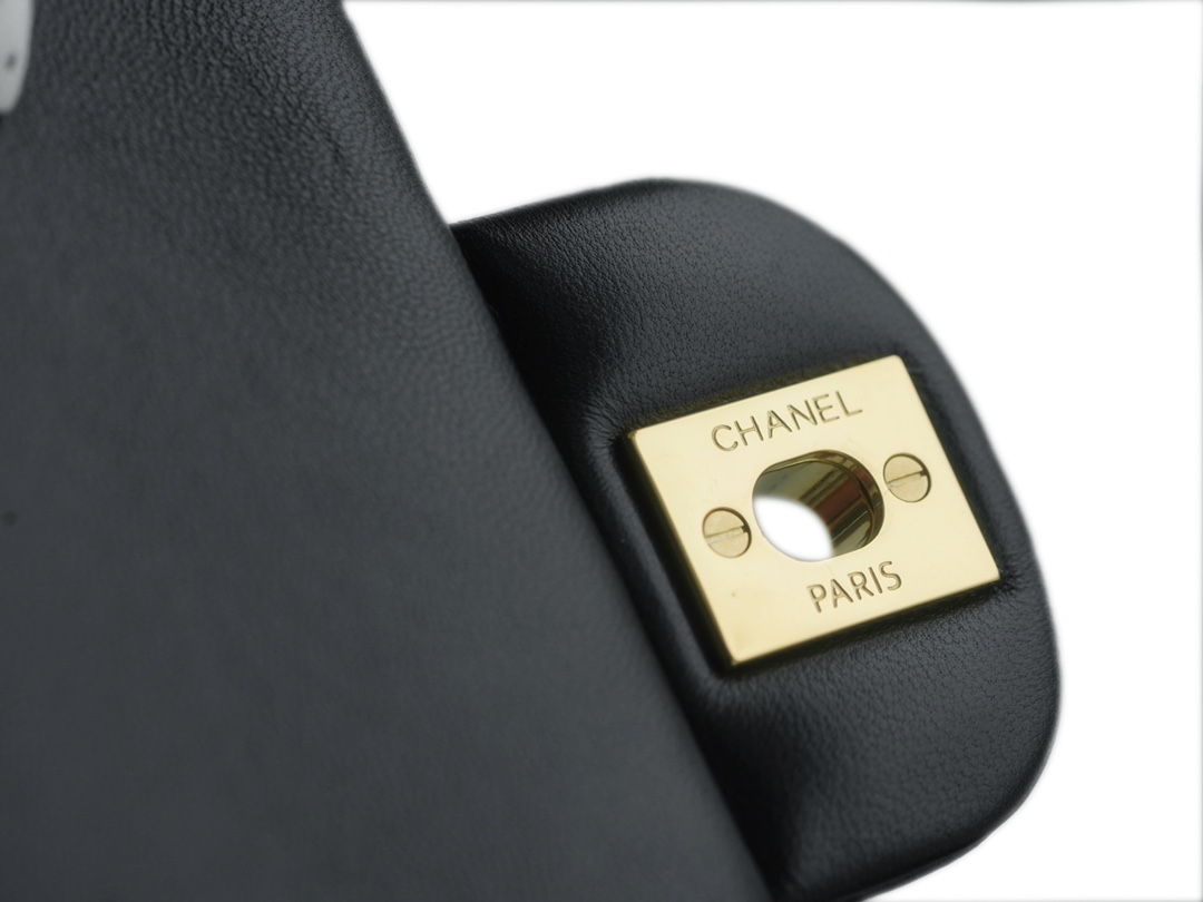 샤넬 클래식 미니 블랙 금장 램스킨