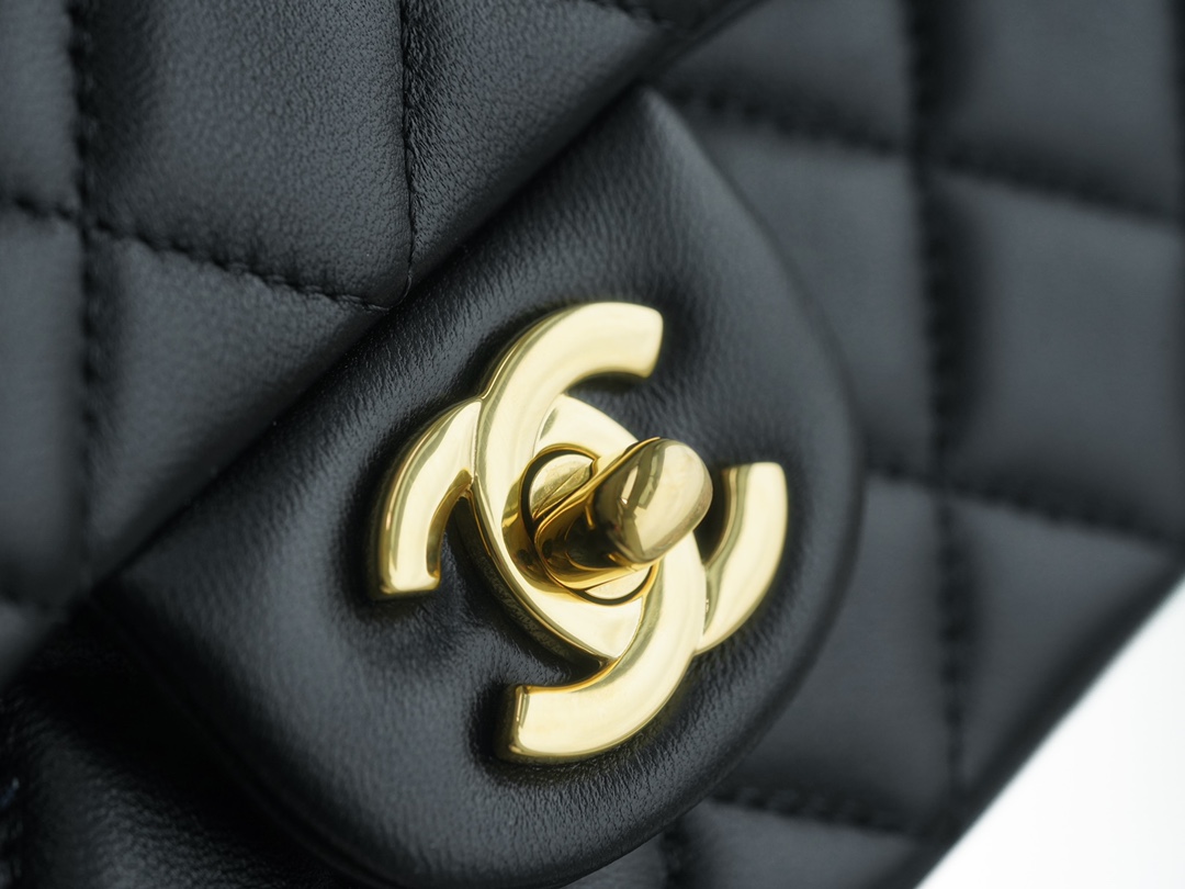 샤넬 클래식 미니 블랙 금장 램스킨