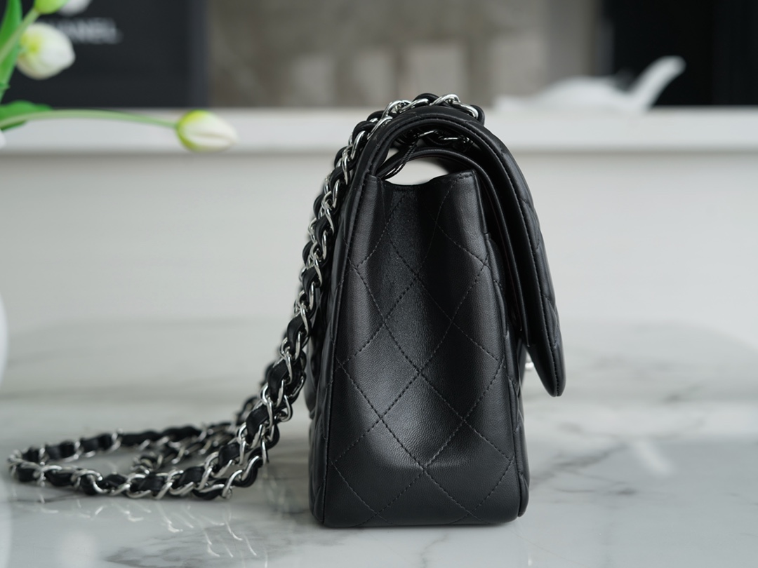 샤넬 클래식 라지 블랙 은장 램스킨