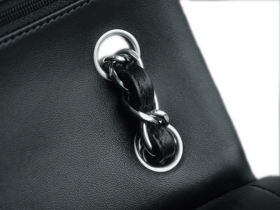 샤넬 클래식 라지 블랙 은장 램스킨