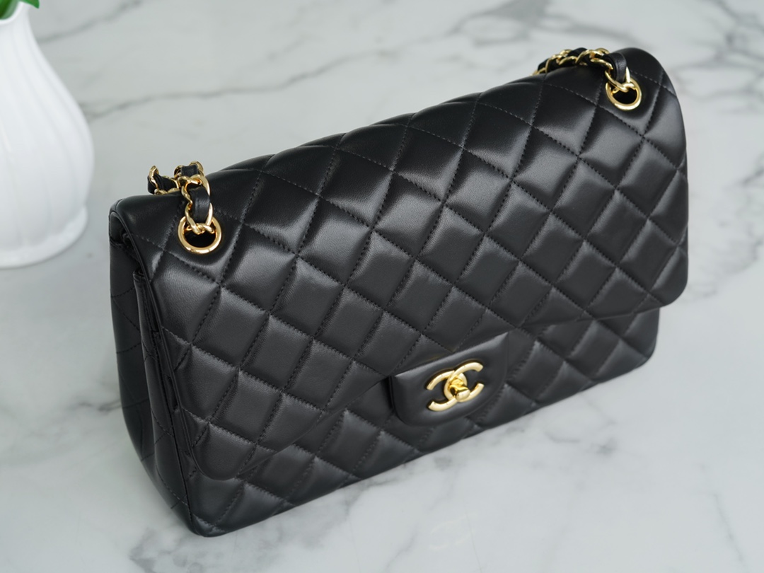 샤넬 클래식 라지 블랙 금장 램스킨