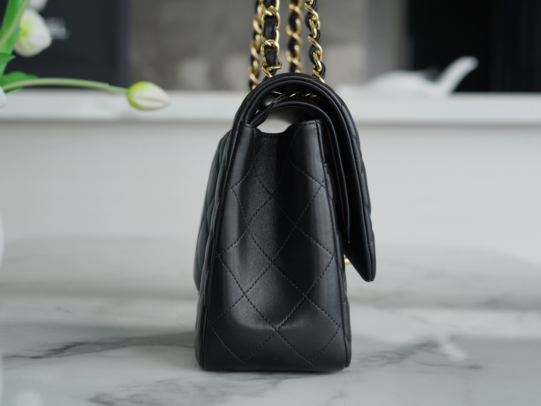 샤넬 클래식 라지 블랙 금장 램스킨