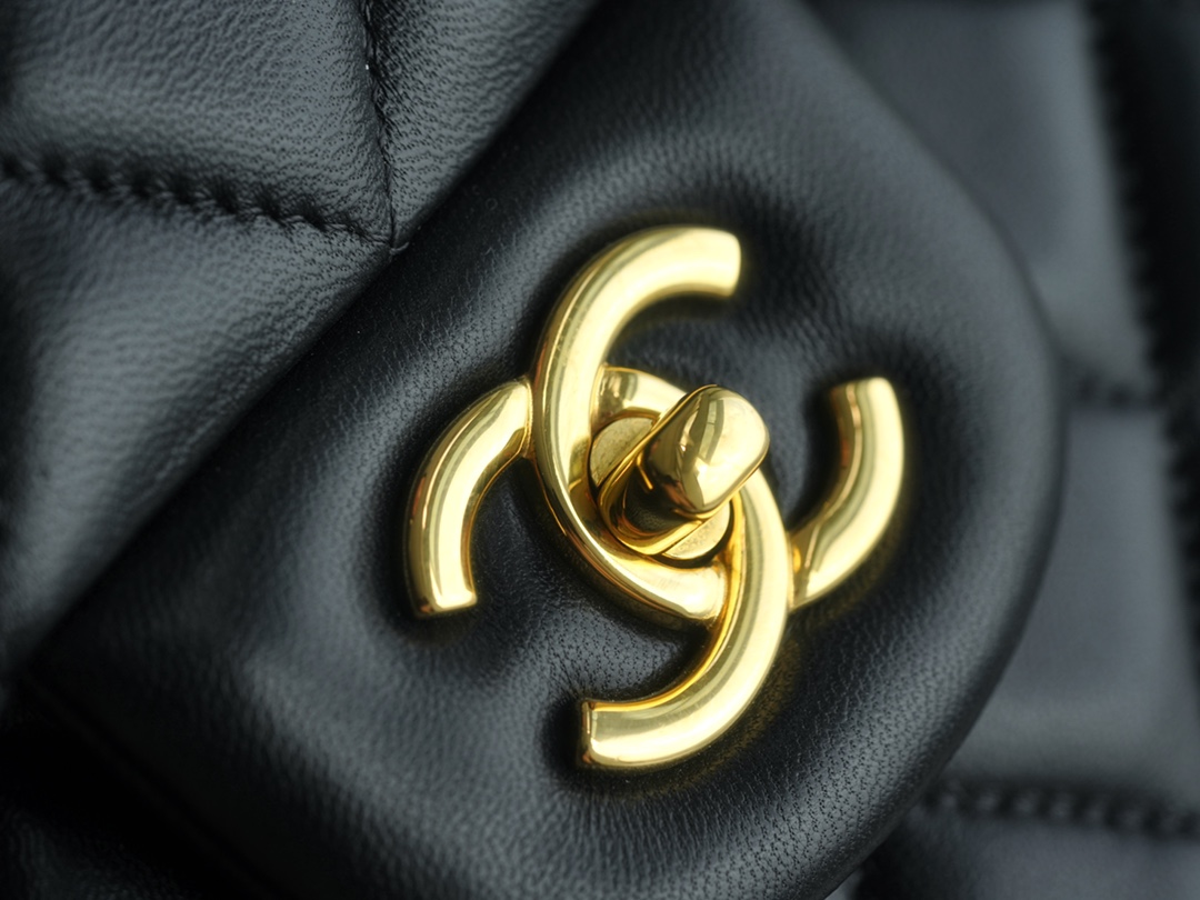 샤넬 클래식 라지 블랙 금장 램스킨