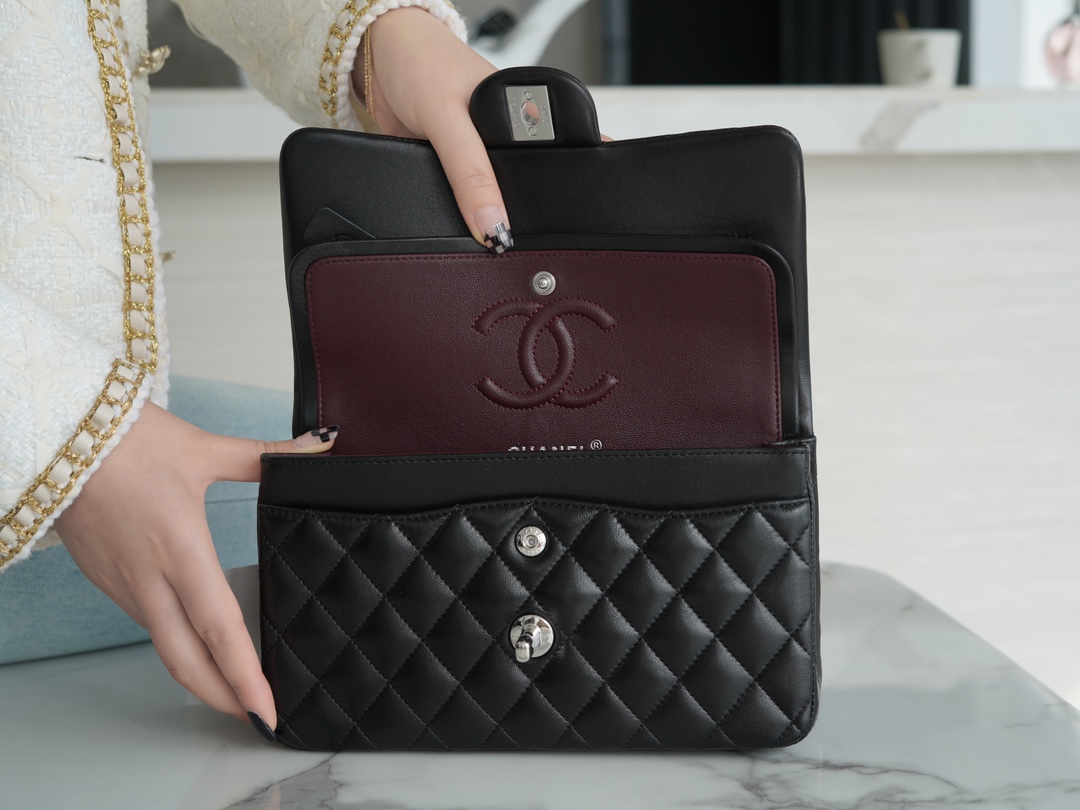 샤넬 클래식 스몰 블랙 은장 램스킨