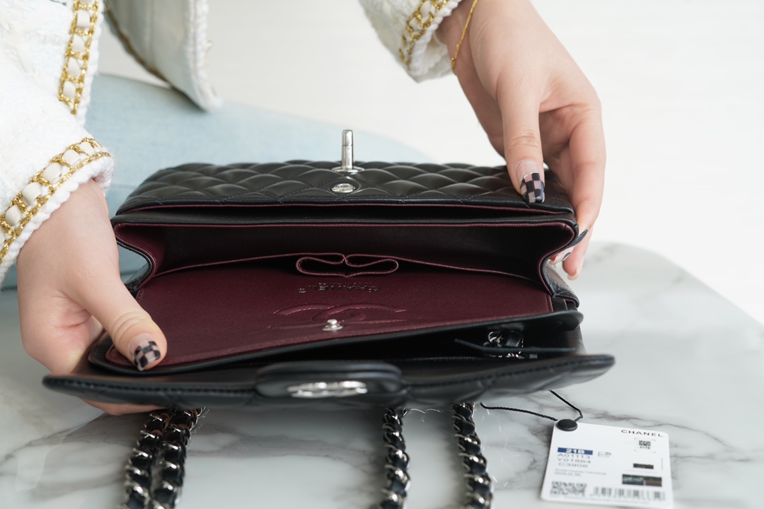 샤넬 클래식 스몰 블랙 은장 램스킨