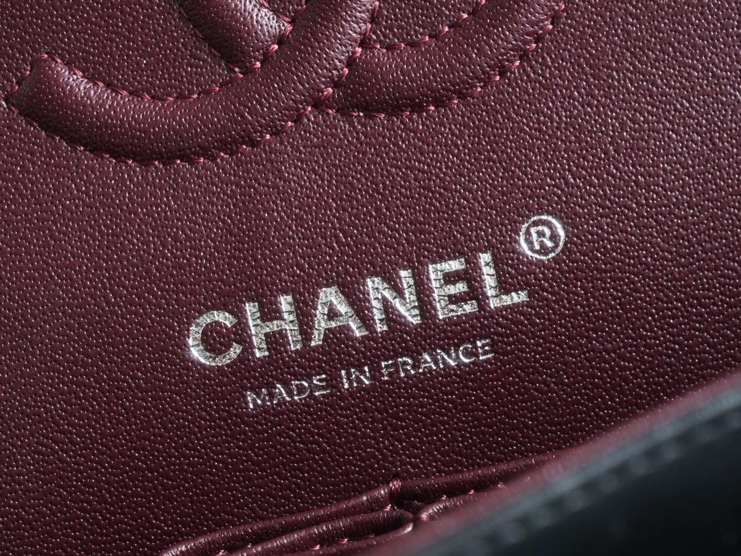 샤넬 클래식 스몰 블랙 은장 램스킨