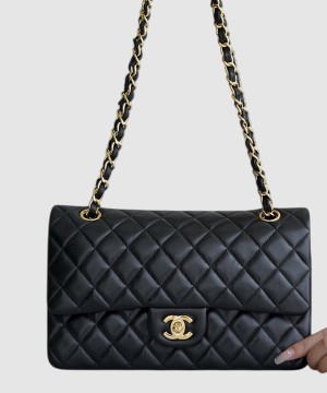 샤넬 클래식 미듐 블랙 금장 램스킨