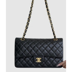 샤넬 클래식 미듐 블랙 금장 램스킨