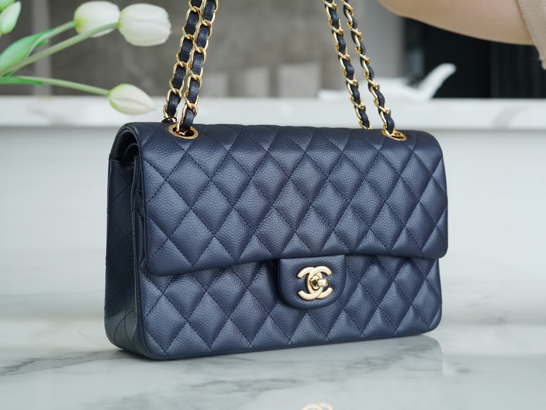 샤넬 클래식 미듐 다크블루 금장