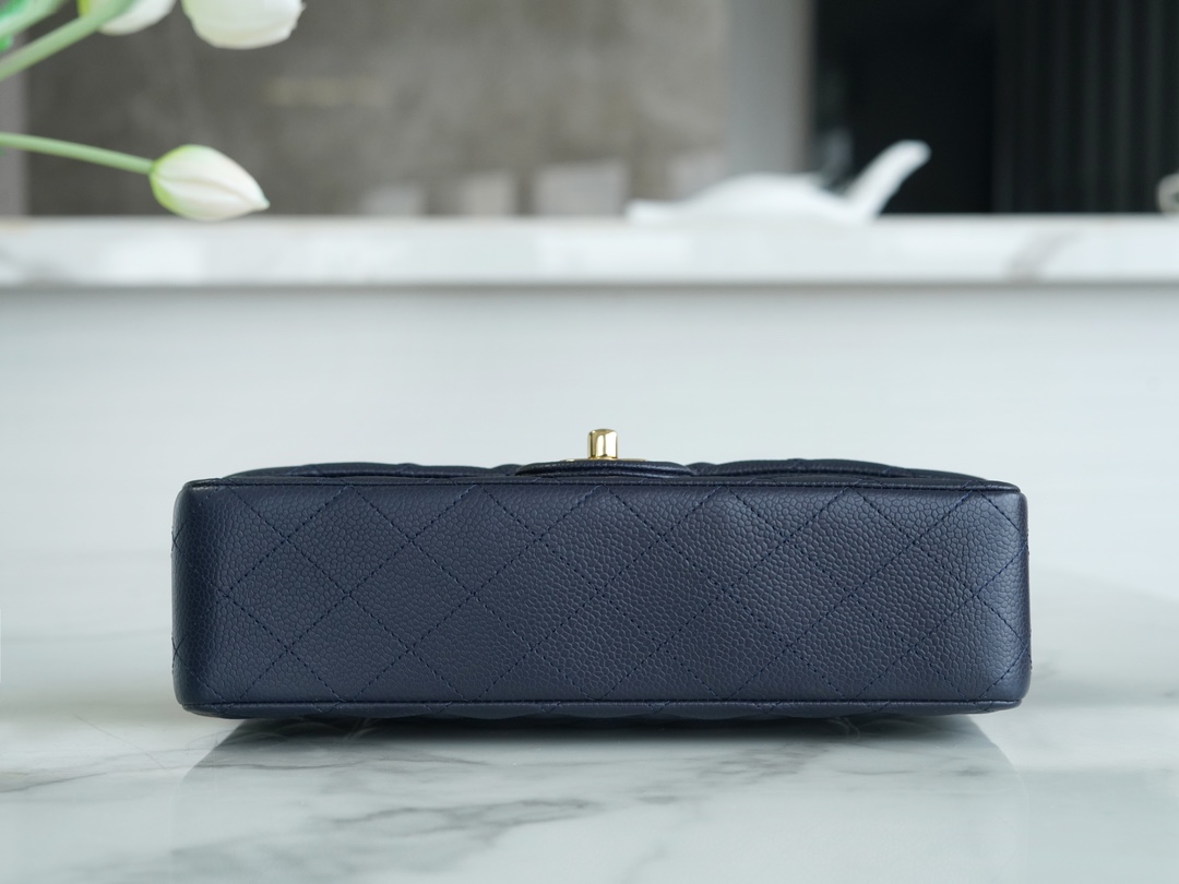 샤넬 클래식 미듐 다크블루 금장