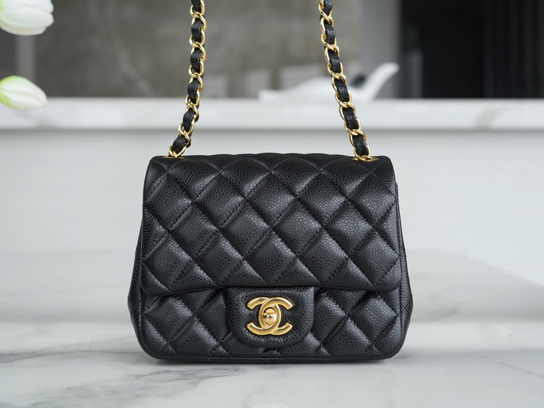 샤넬 클래식 뉴미니 블랙 금장