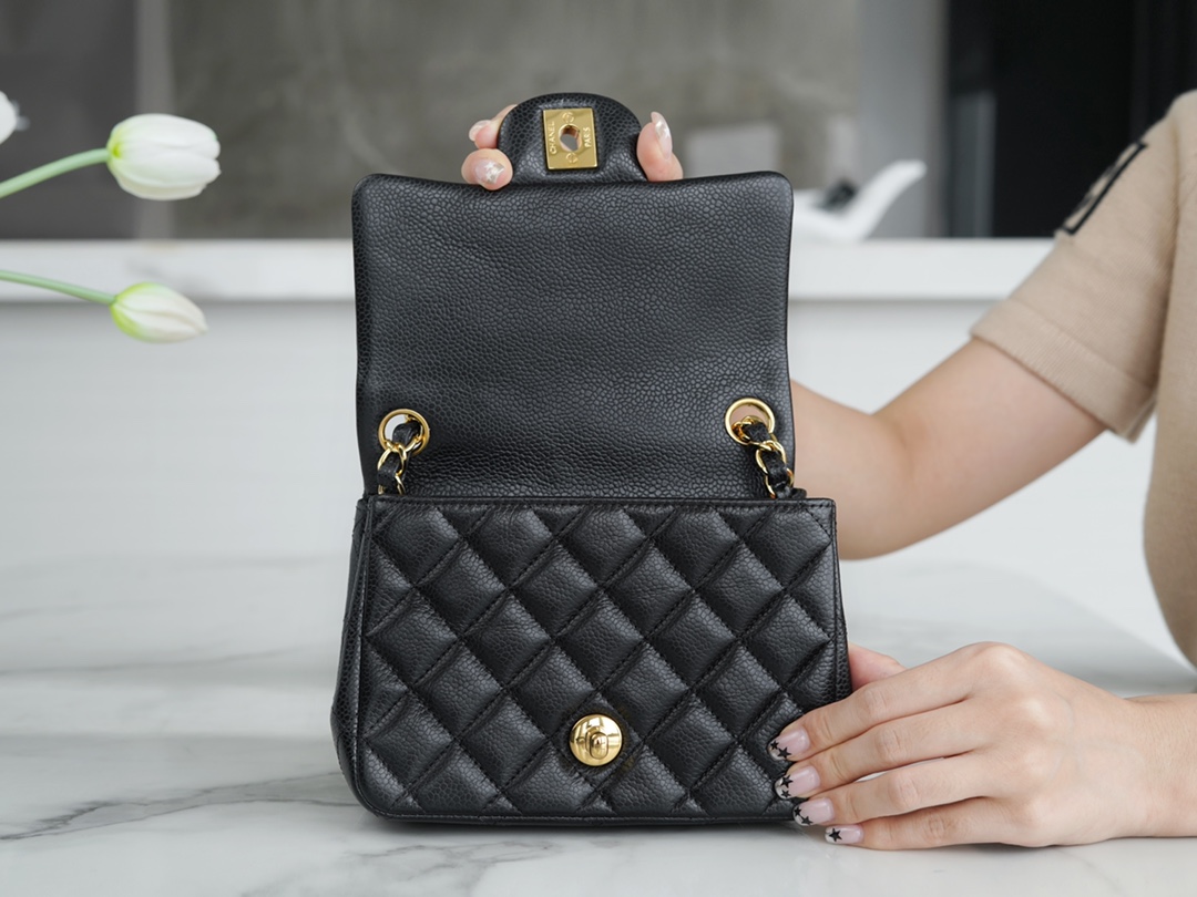 샤넬 클래식 뉴미니 블랙 금장