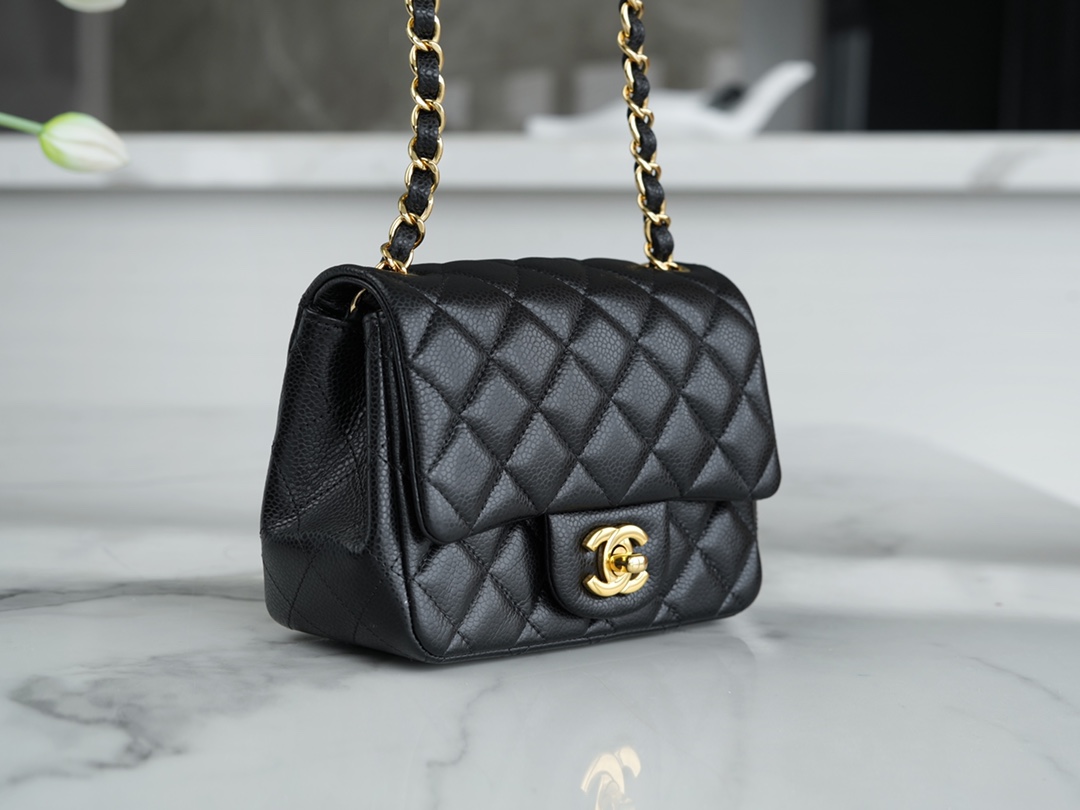 샤넬 클래식 뉴미니 블랙 금장
