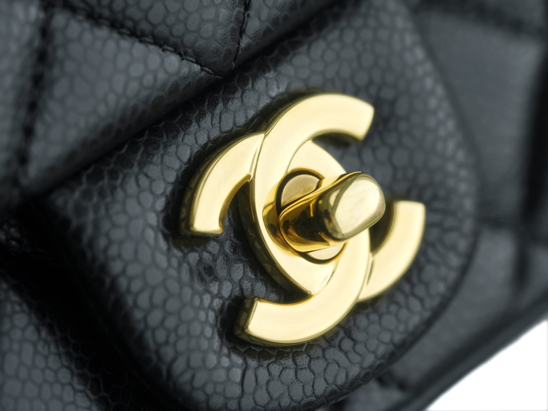 샤넬 클래식 뉴미니 블랙 금장