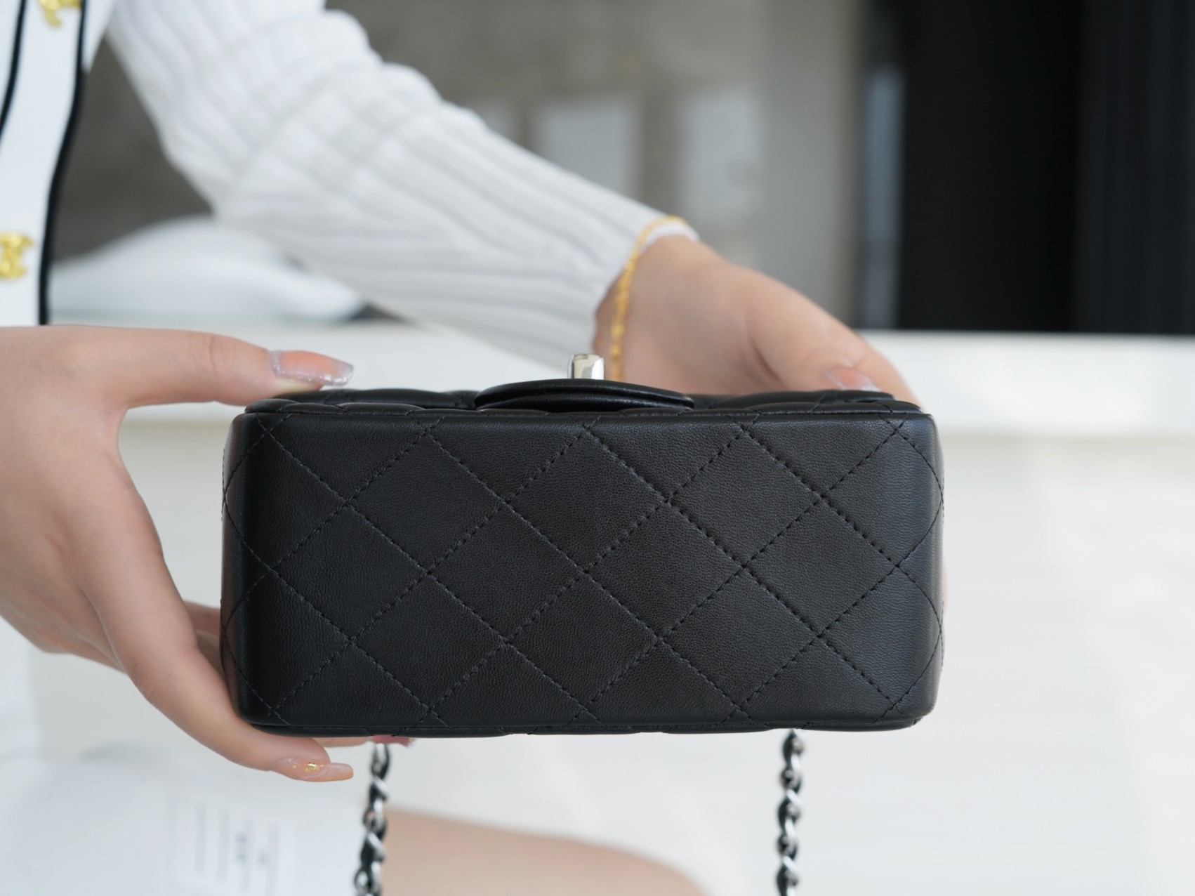 샤넬 클래식 뉴미니 블랙 은장 램스킨