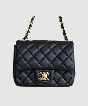 샤넬 클래식 뉴미니 블랙 금장 램스킨