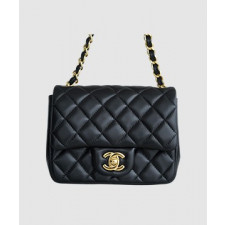 샤넬 클래식 뉴미니 블랙 금장 램스킨