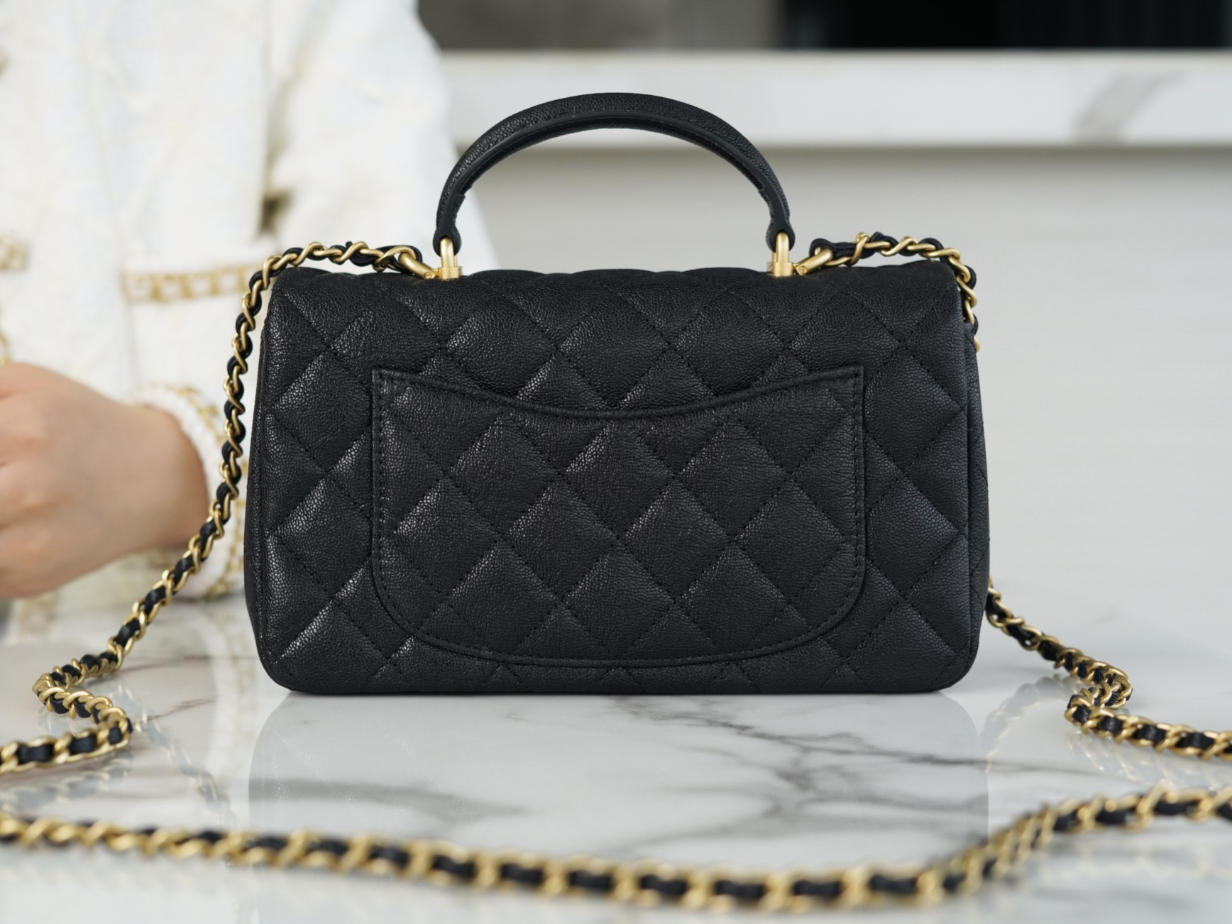 샤넬 클래식 뉴미니 탑핸들 플랩백 블랙 캐비어